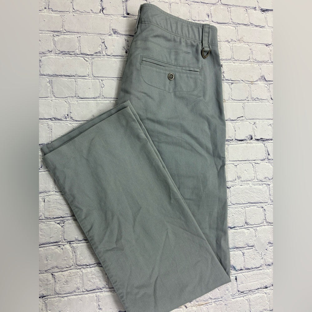 UNDER ARMOUR mens size 30x32 grey canvas pants